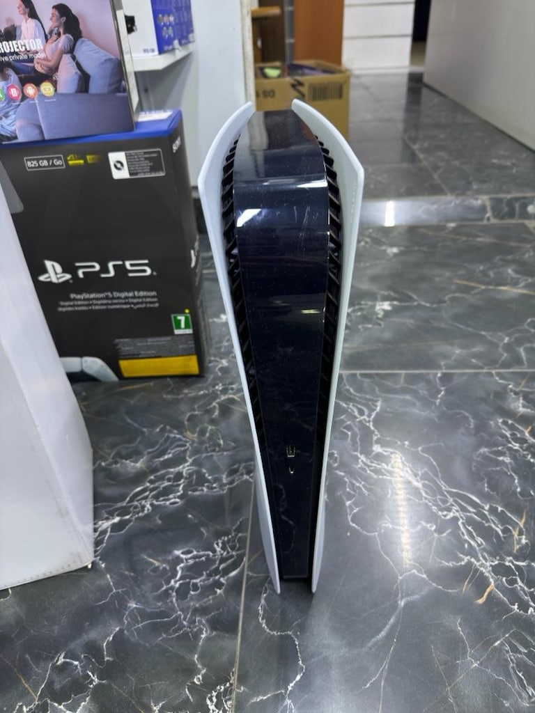 PLAYSTATION 5 - 7