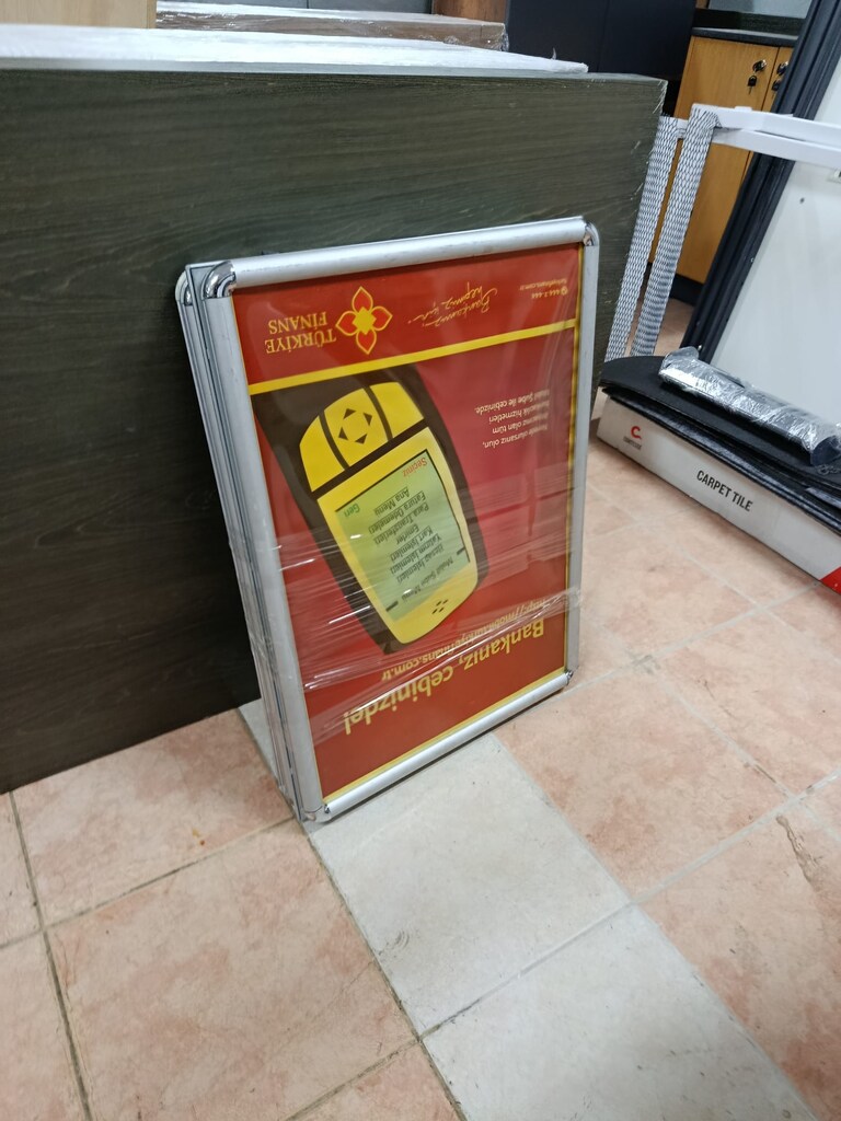 KLAS OFİS ÜSKÜDAR 50x70 ALÜMİNYUM BANKO PANOSU 2. EL - 2