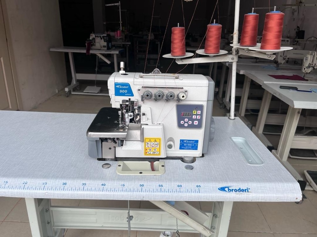 BRODERİ kafadan motor elektrik tasarruflu 4 ip overlok makinesi… - 2