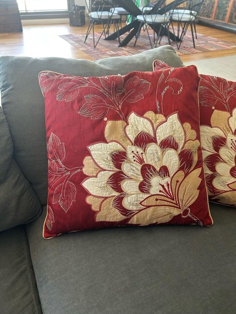 Marks & Spencer işlemeli 2 adet İpek kırlent - 2