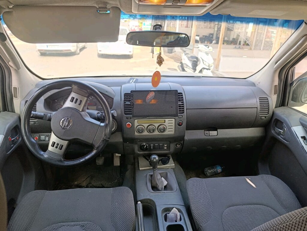 NiSSAN NAVARA D40 - 3