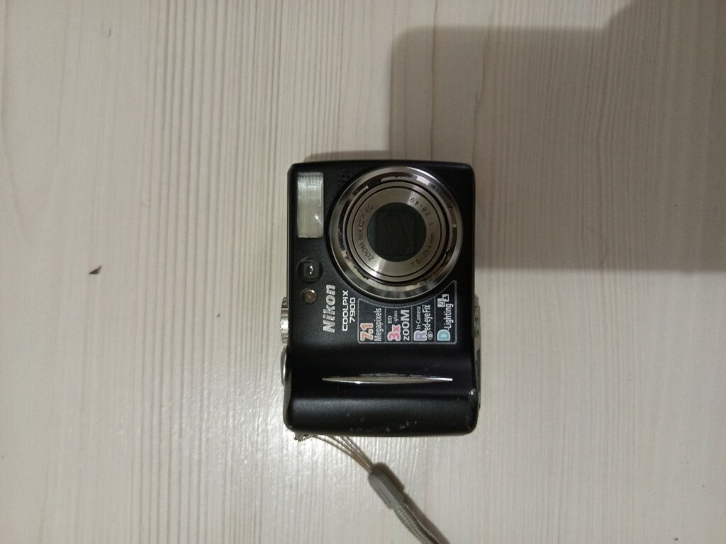 acil satılık fotoğraf makinesi nikonE900 - 2