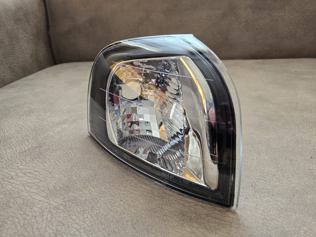 VOLVO S80 1999 - 2006 ÖN SAĞ SİNYAL LAMBASI (SİYAH ÇERÇEVE) - 4