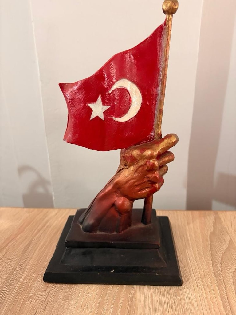 TÜRK bayrağı heykeli - 3