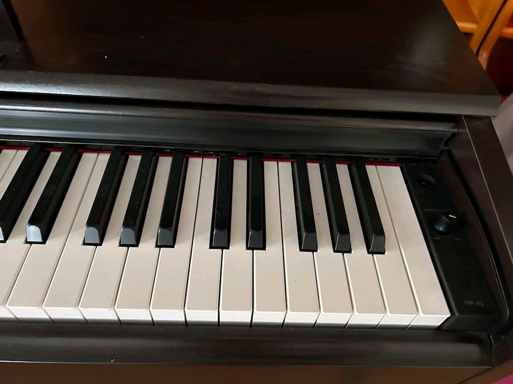 Yamaha Dijital Piyano- Gül Ağacı Rengi - 3