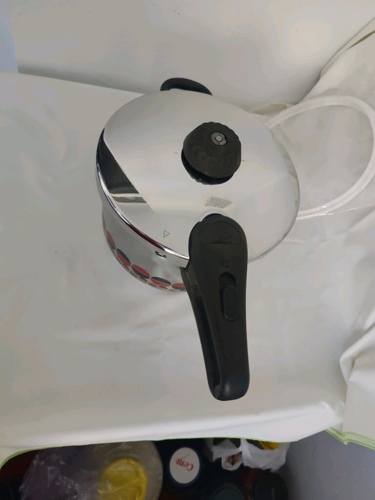 Fissler düdüklü tencere 6 lt tertemiz yanında sıfır lastik - 3
