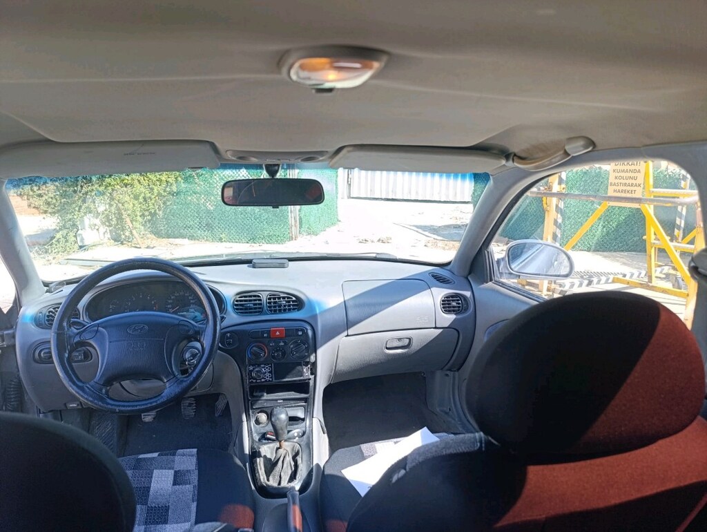 Hyundai Elantra - 11