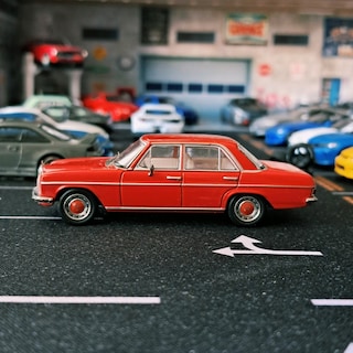 Mercedes Benz 200 W114 maxwell 1/64 diecast - 3