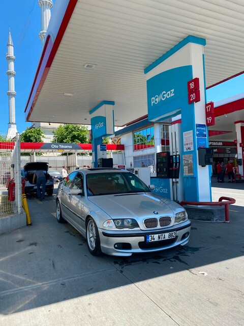 BMW 328i