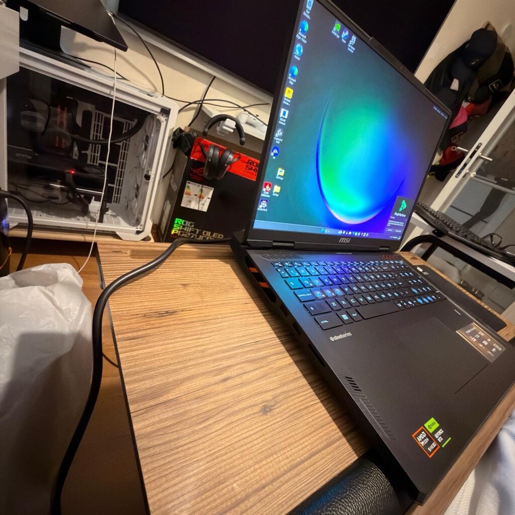 Msi Raider A18HX 9. Nesil Ryzen 9 9955HX3D-RTX5090 24Gb-64Gb-2Tb Ssd-1 - 3