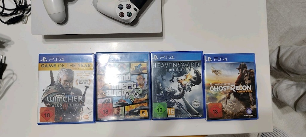 PlayStation 4 + VR1 Gözlük + Move Seti + Kamera + 3 Oyun CD’si - 6