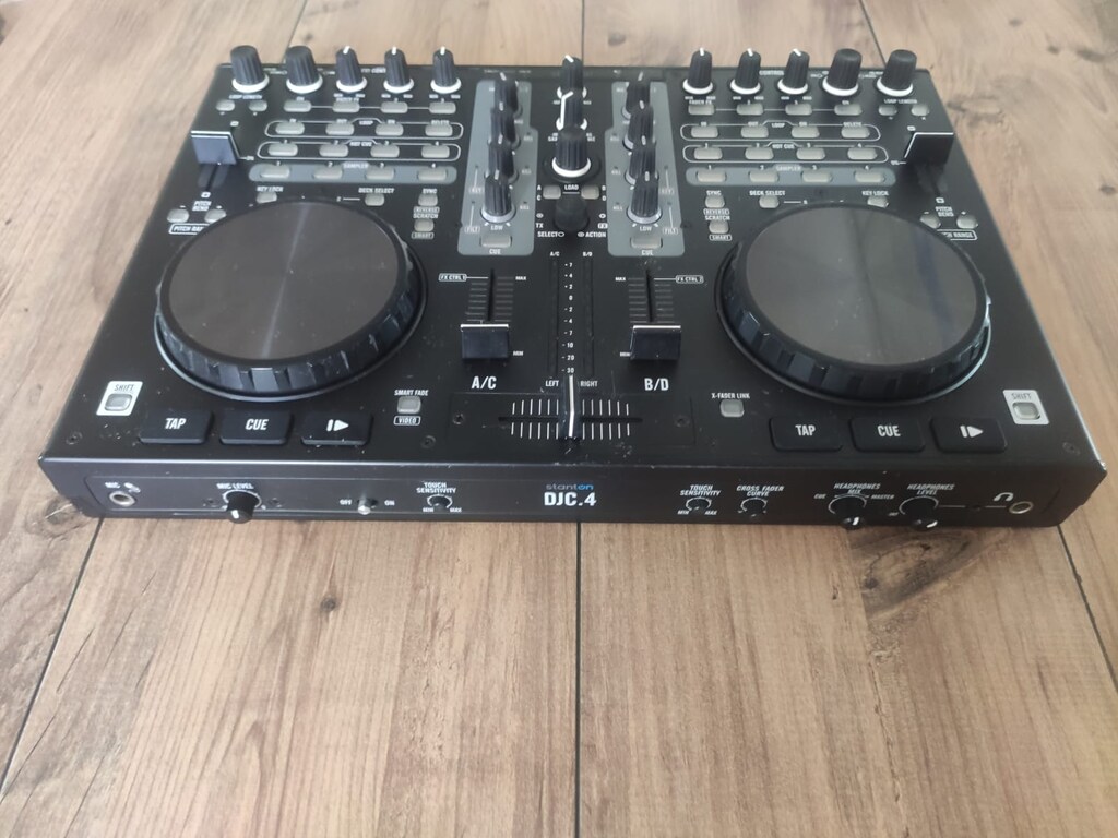 Stanton DJC.4 4-channel DJ Controller - 2