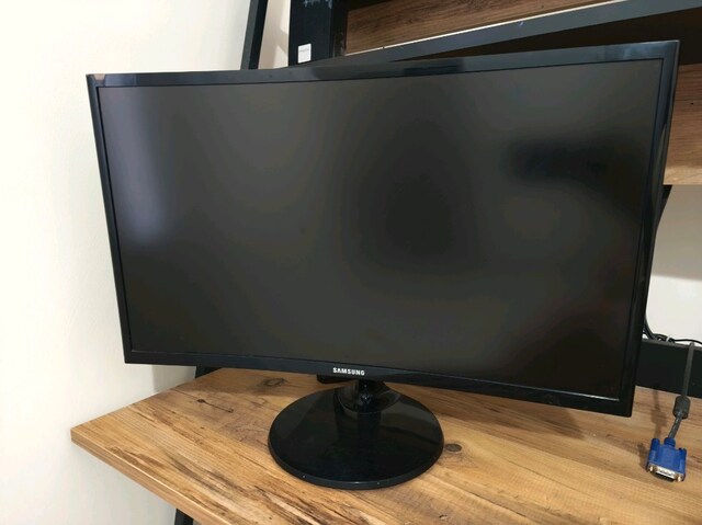 SAMSUNG 23.8 inç 144 hz kavisli ekran