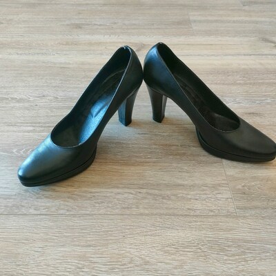Siyah Deri Stiletto