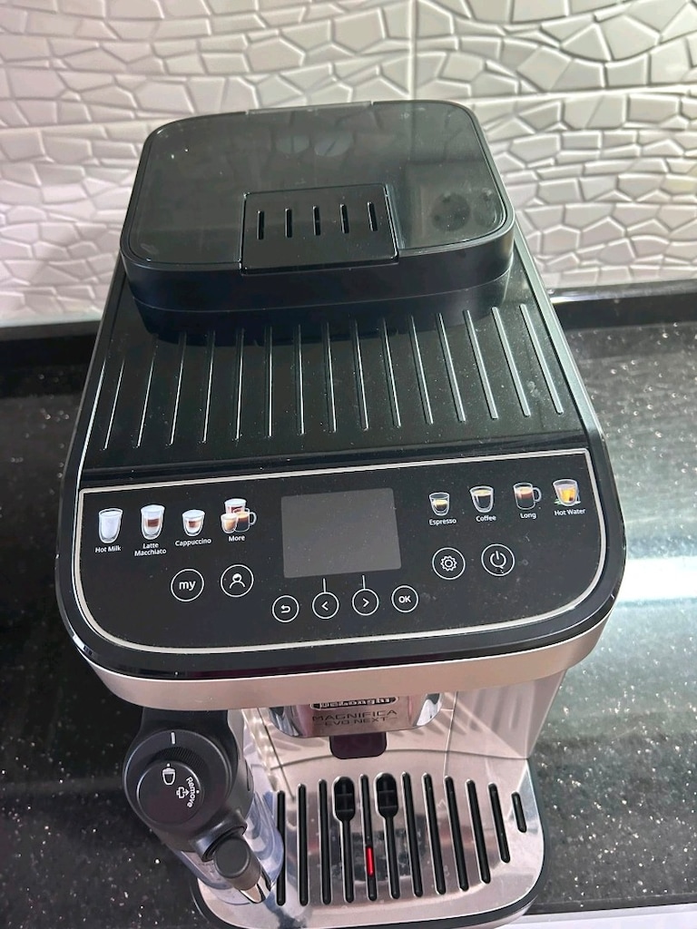 De'Longhi Magnifica Evo ECAM 310.80.SB model cihazım satılıktır. - 2