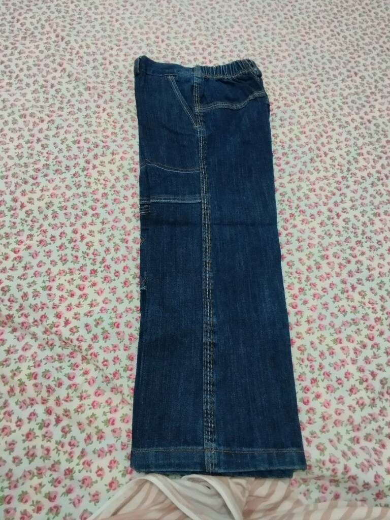 4 bebek takımı. 1 ve 2 yaş uyumlu takımlar. 2.3 yaş kot pantolonda var - 6