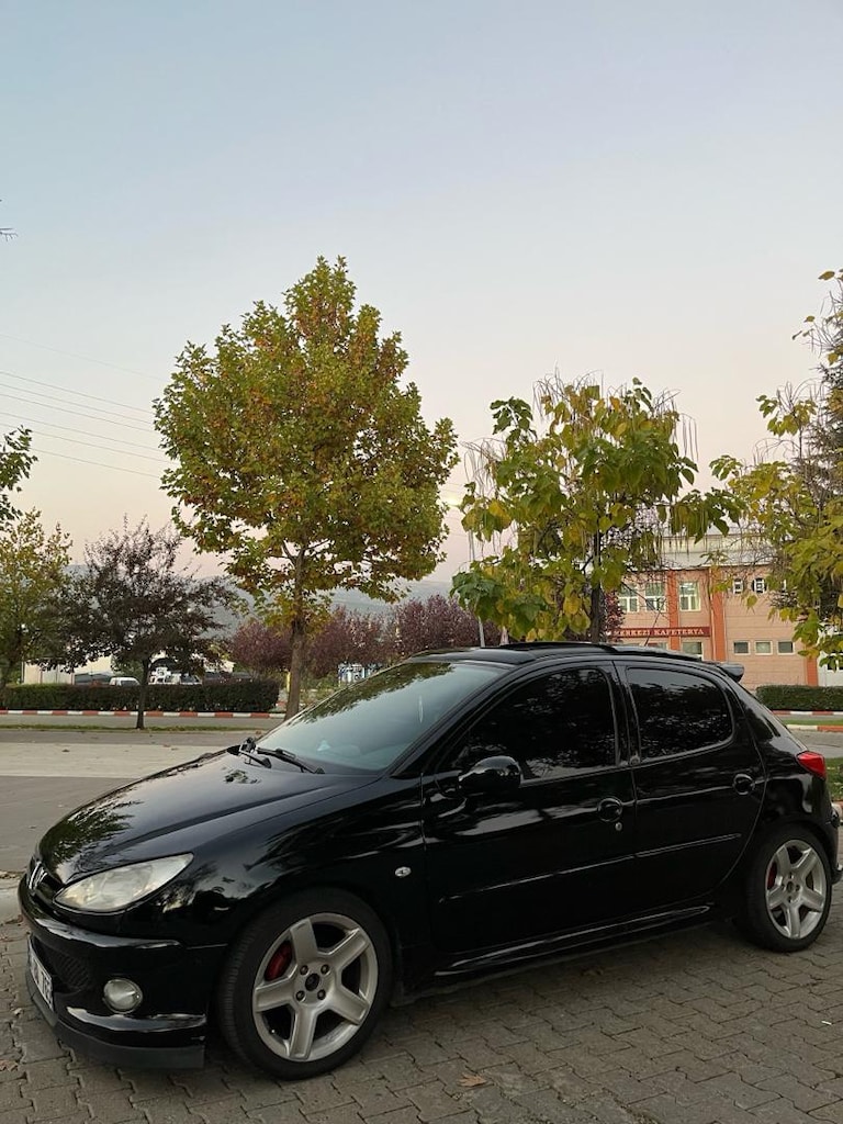 Siyah Hatchback Araba - 9
