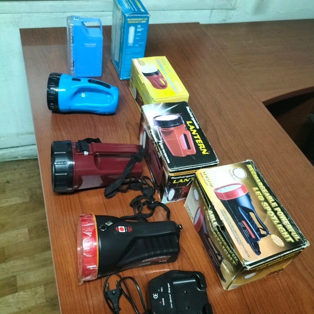 Işıldak el feneri.Bataryalari beklemekten olmüş.Tamir gerektirir - 2
