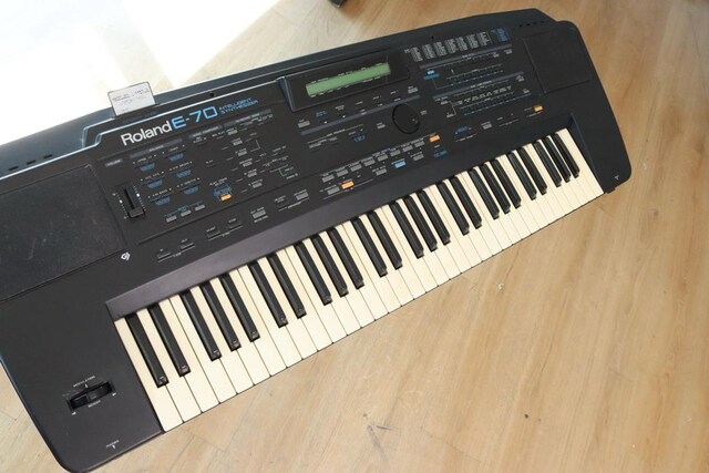 roland e 70 efsane model kartli temiz sorunsuz