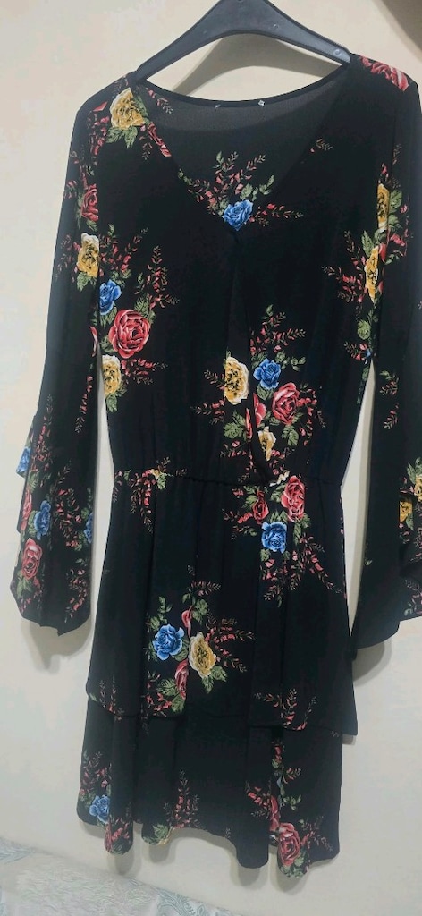 Çiçekli siyah elbise - 3