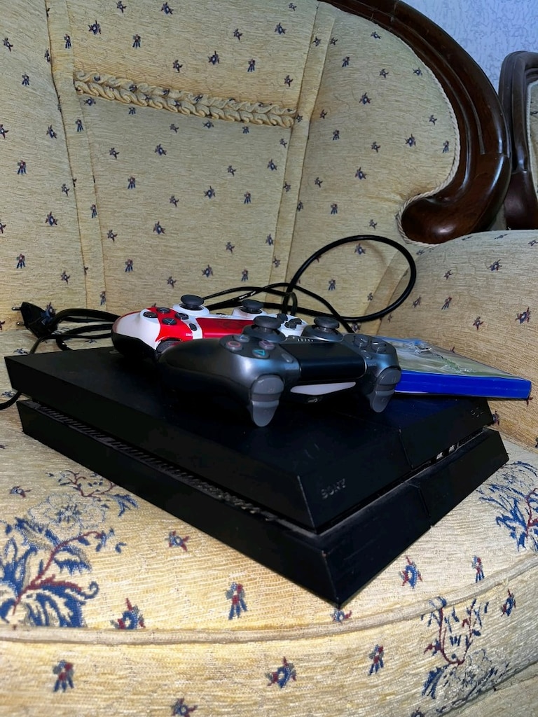PlayStation 4 - 3