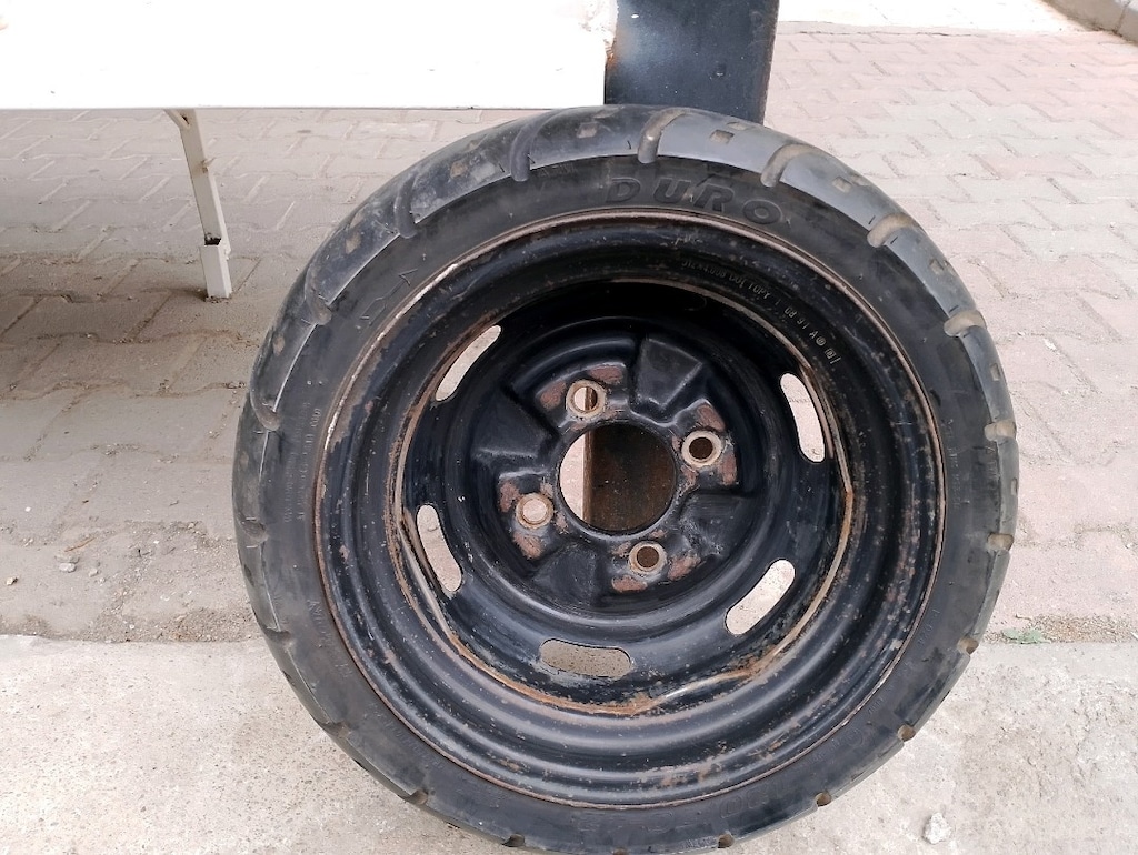 ELEKTRİKLİ ÜÇ TEKERLEKLİ SCOOTER/MOTORSİKLET CANTI LASTİĞİ 120/70/12 - 4