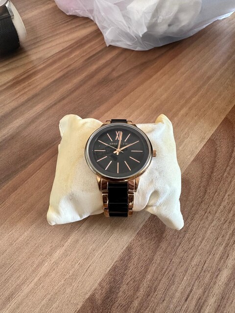 Anne Klein Saat