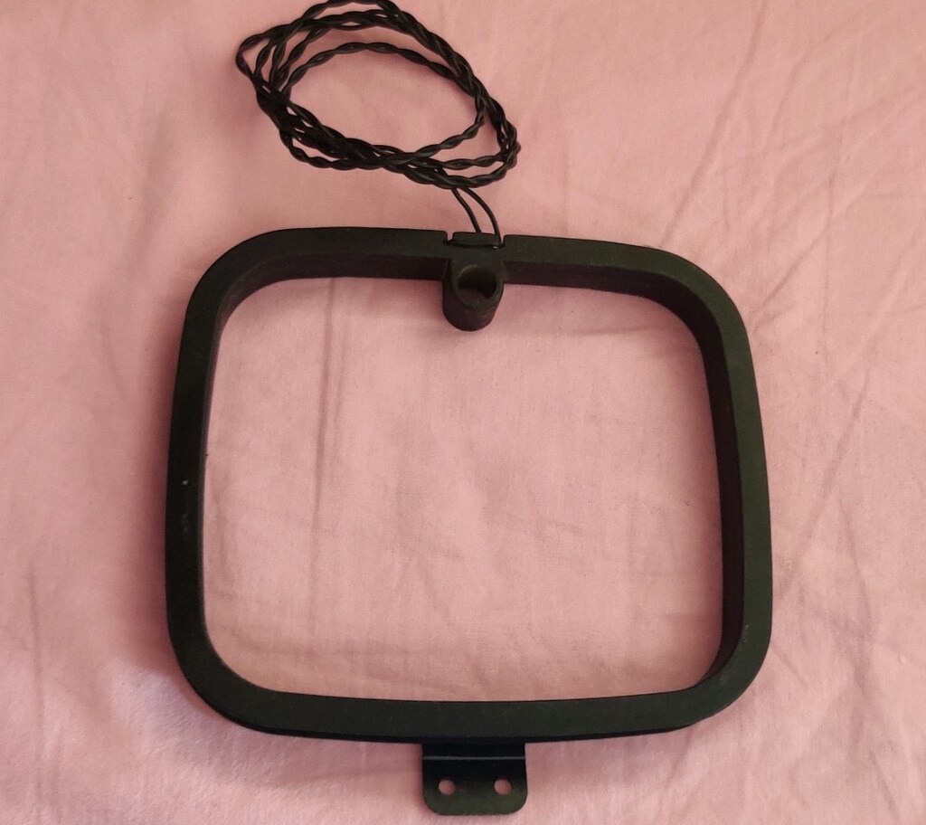 Radyo döngü antenidir (loop antenna). - 2