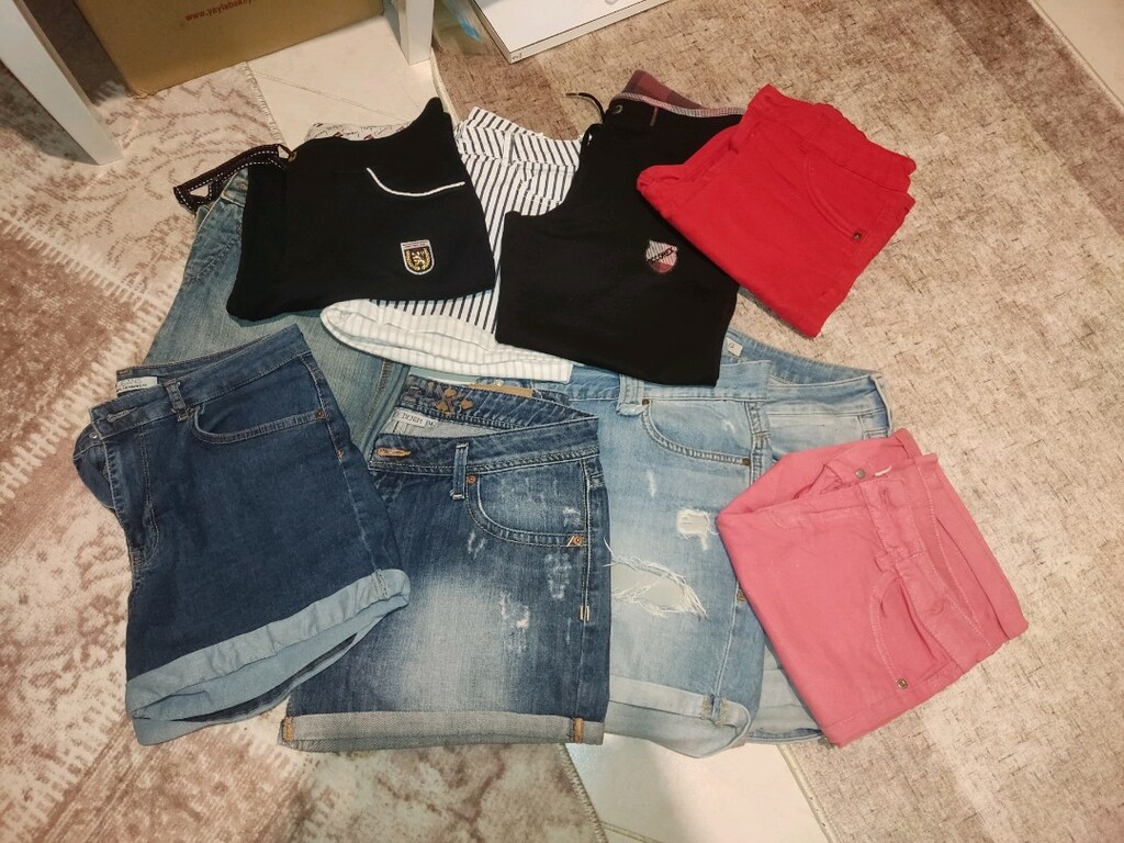 Bayan Karışık Kot Şort Adet 100 TL