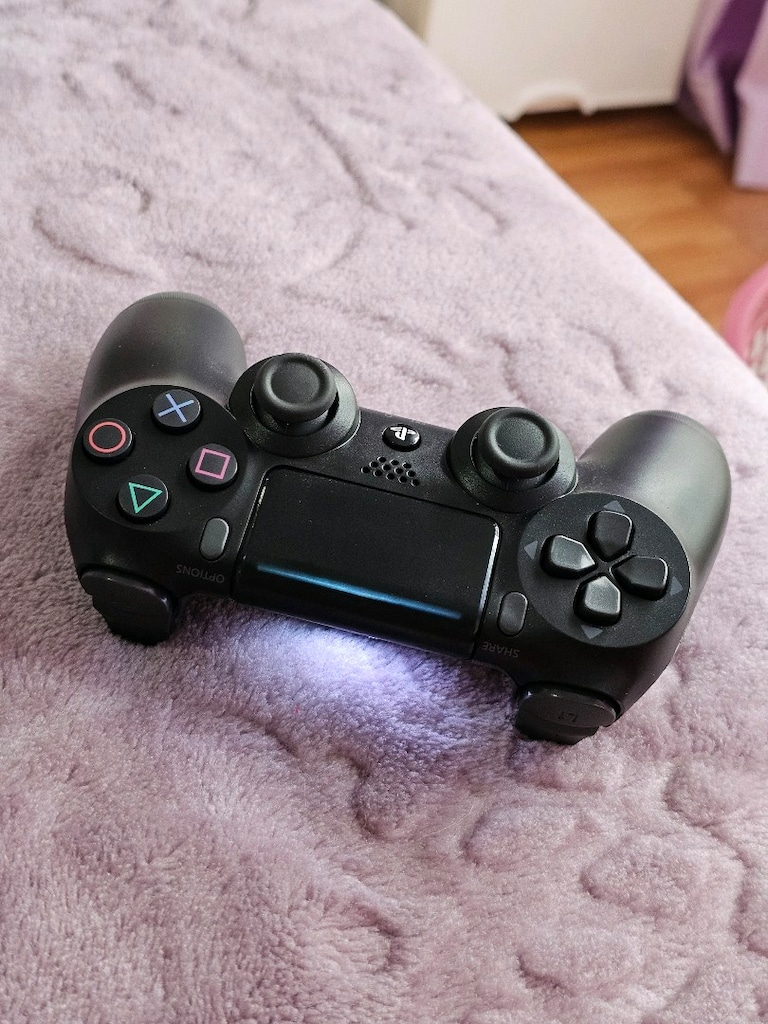 PlayStation 4 Oyun Kolu (TAKASA AÇIK) - 2