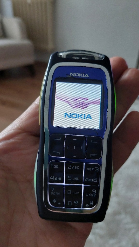 NOKİA 3220 EFSANE RENKLİ EKRANLI VE IŞIKLI TELEFON - 3
