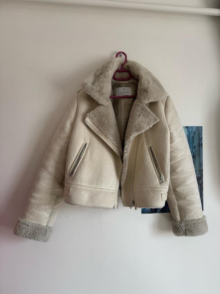 Stradivarius taş rengi kürklü kısa biker ceket - 3