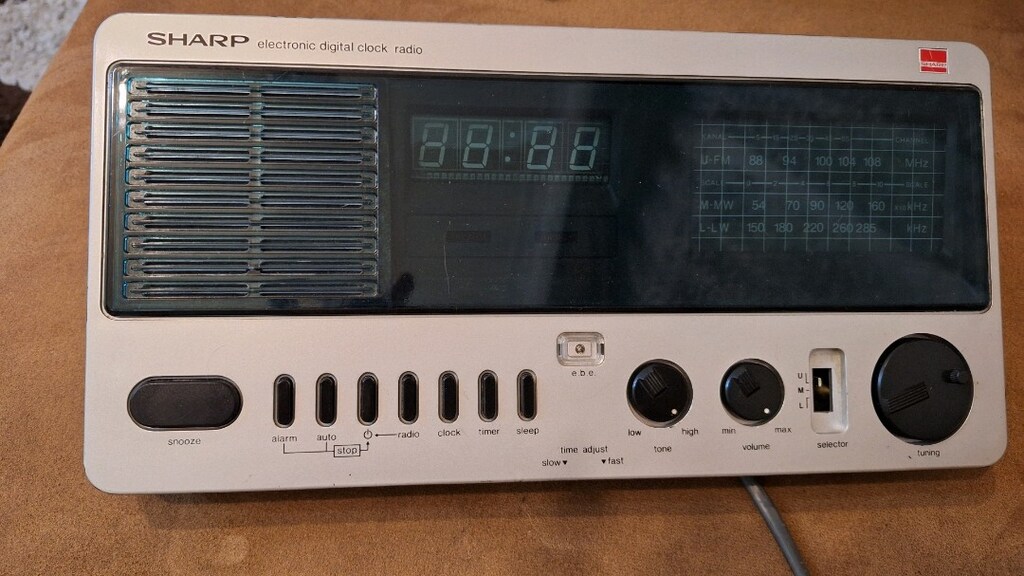 sharp saatli alarmlı radyo - 2