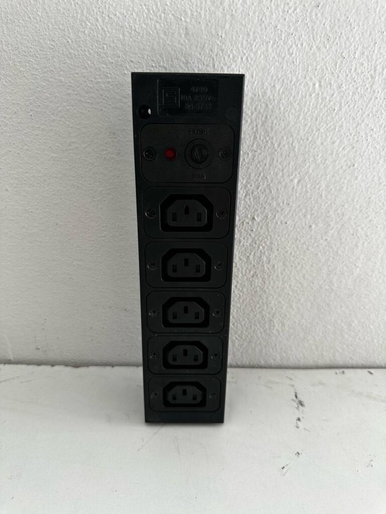 Profesyonel Rack Kabin Tipi PDU (Güç Dağıtım Ünitesi) 10A - 2