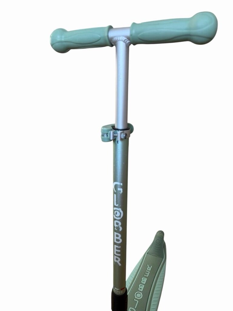 Globber Elite Deluxe 3 ışıklı yeşil scooter - 3
