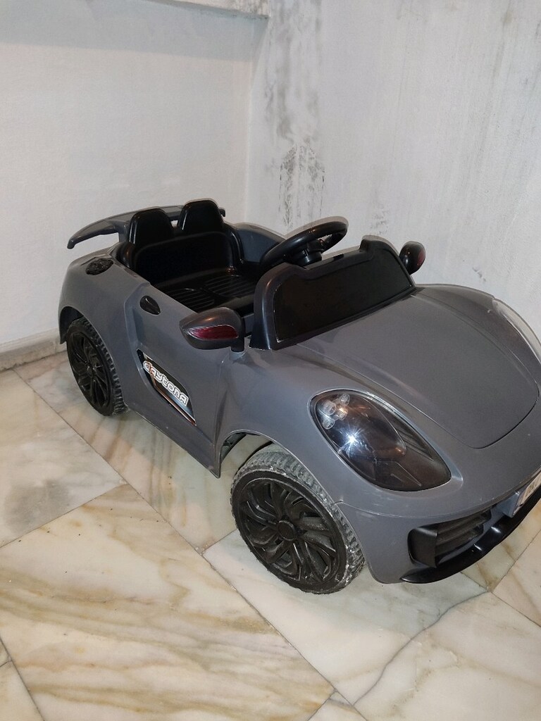 DOLU Daytona marka akülü araba. - 2