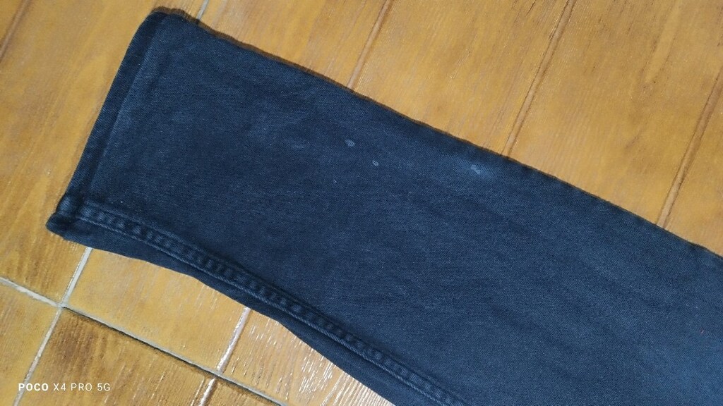#Lacoste Jeans  pantolon..Solgunluk var ve lekeli..Eni çekilince 43 - 6