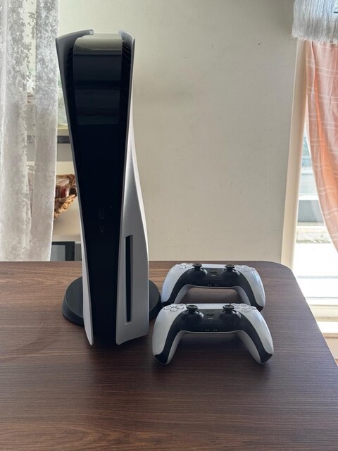 PlayStation 5 ve 2 kol