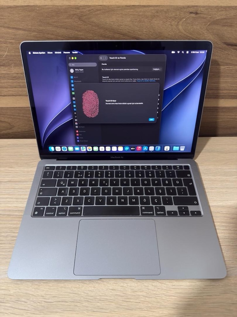 MacBook Air / M1 / 13 inç / 8 GB Ram / 512 GB Ssd - 4