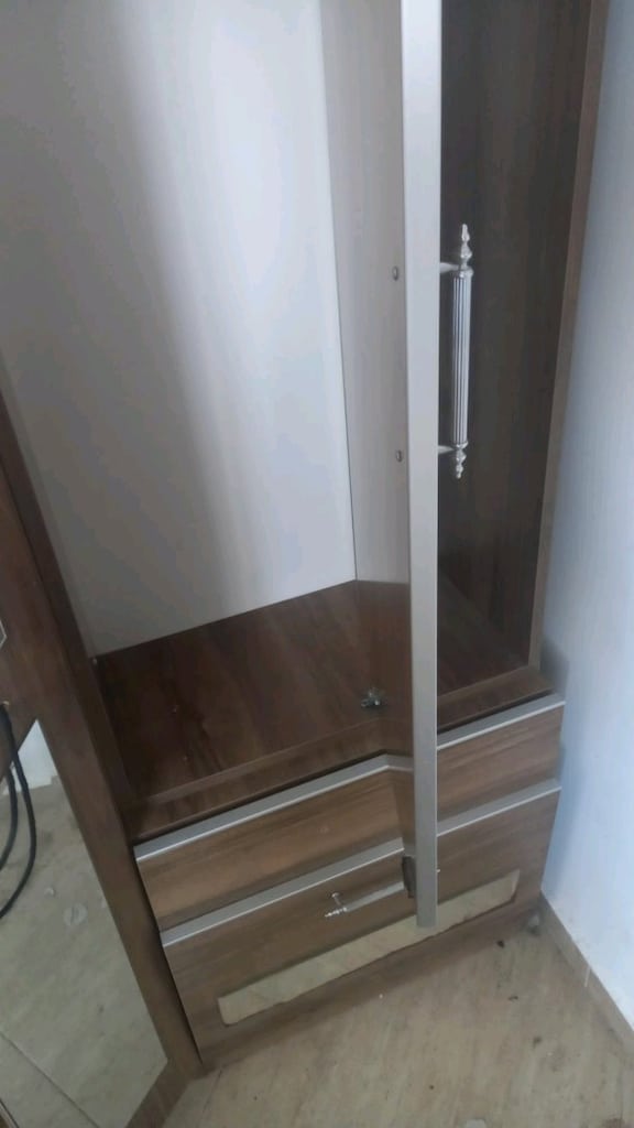 Aynalı ve çekmeceli ceviz/ahşap kaplama portmanto ve vestiyer - 3