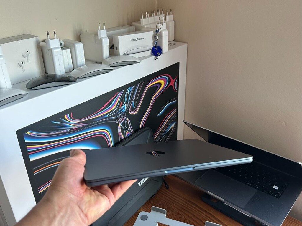 Macbook air M3 çipli 13” 512 gb ssd 8 gb ram gece yarısı pili çok iyi - 9