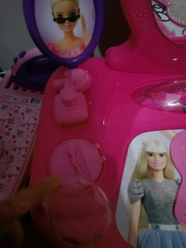Barbie makyaj masası - 2