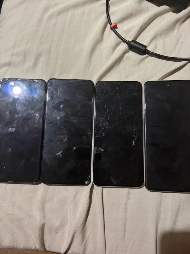 4 TELEFON SATLIKK
