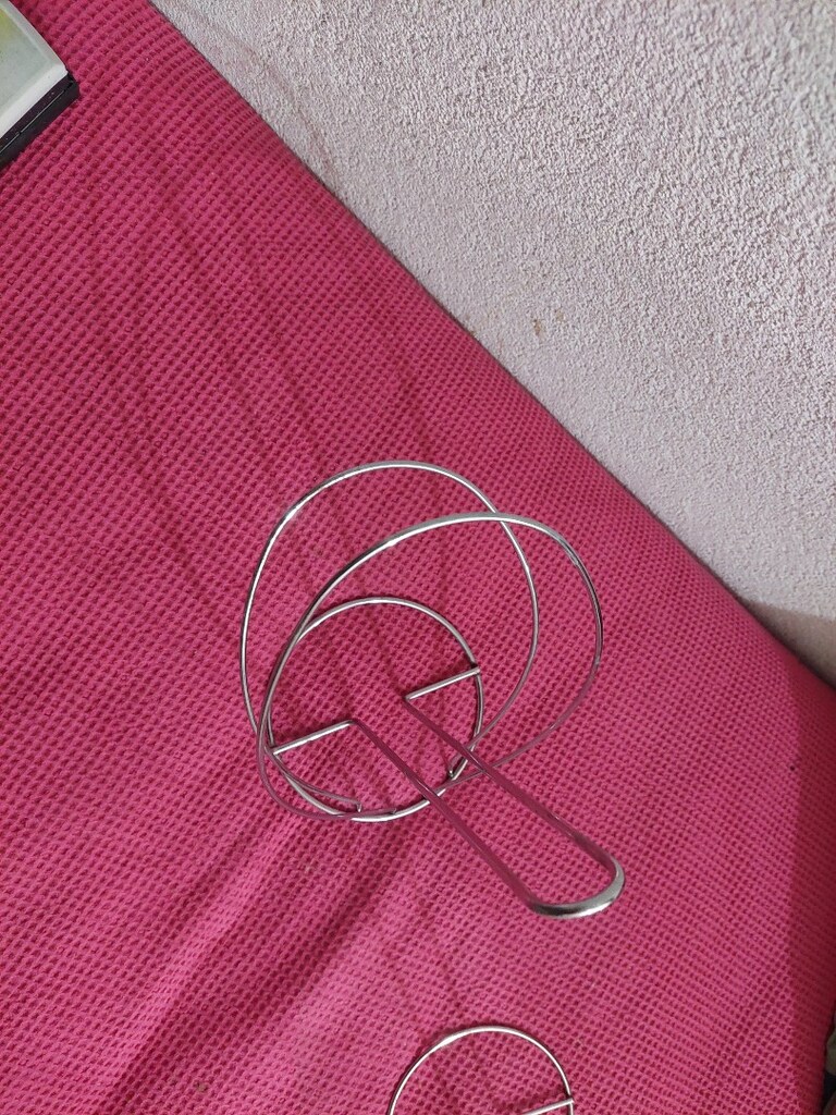 Krom havlu peçetelik. Kanatlı olan 125 tl. - 2