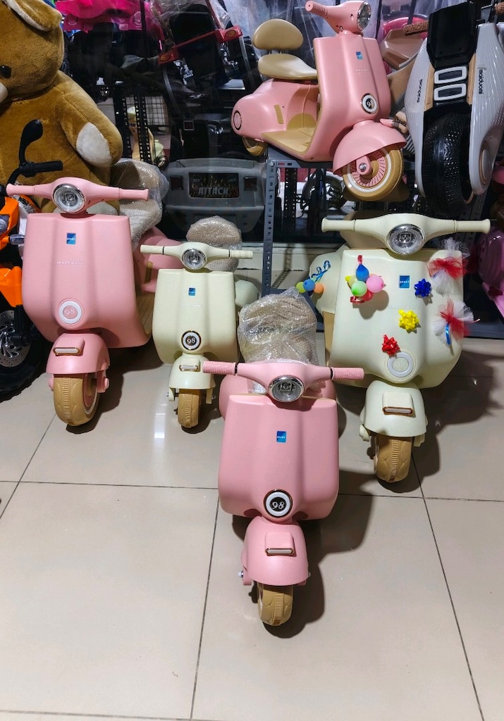 (KAMPANYA) 12+12 VESPA 2-6 YAŞ KUMANDALI&MANUEL AKÜLÜ ARABA SCOOTER - 3