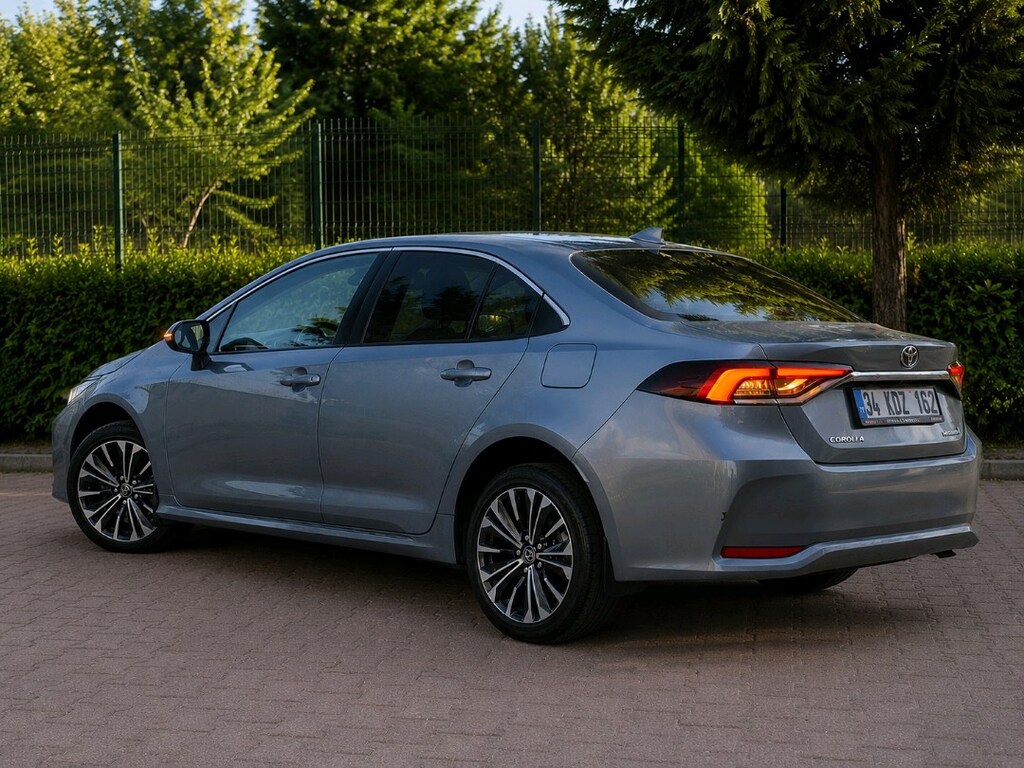 Servis Bakımlı ++ Sahibinden++ Corolla hibrit Flame Xpack - 4