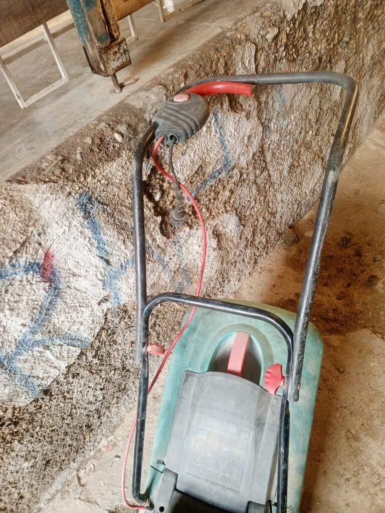 BOCSH rotak 34 cm 1300 w çim biçme makinası sağlam kayışı değişecek - 13