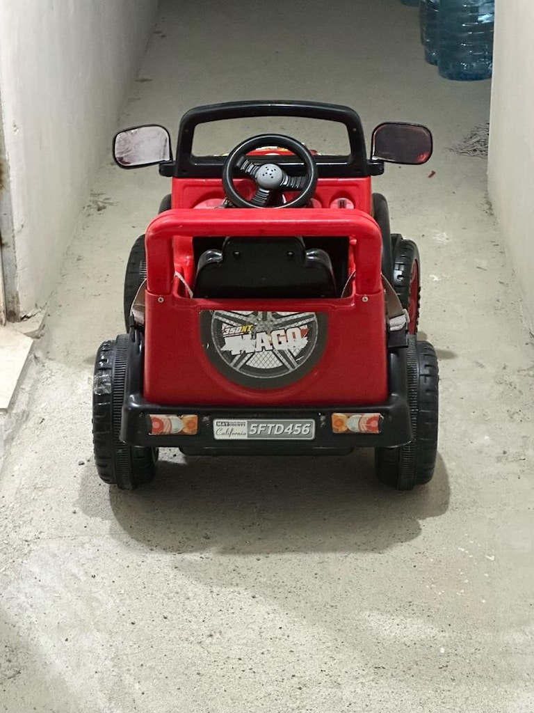 KIRMIZI AKÜLÜ ARABA - 4