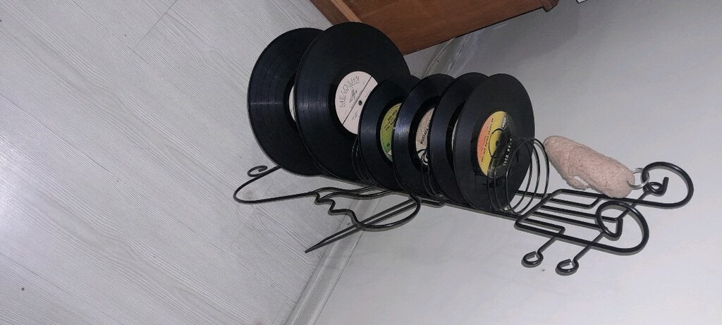 C.D rafı ve plak gitar şeklinde - 2