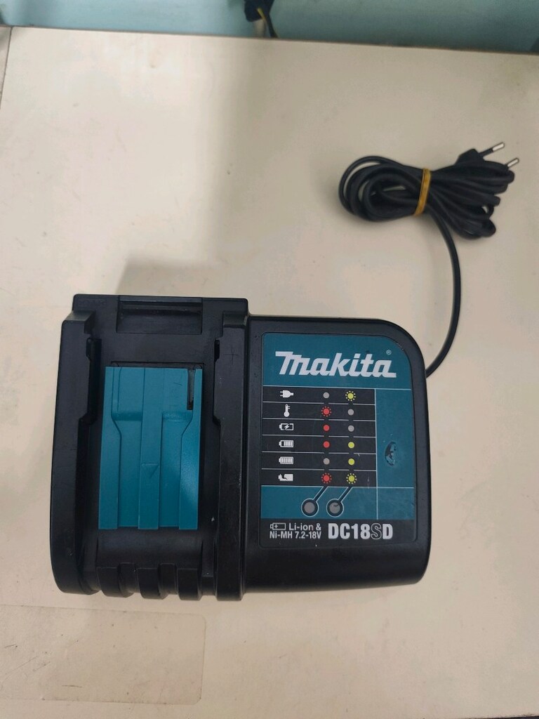 Makita DC18SD şarj cihazı - 3